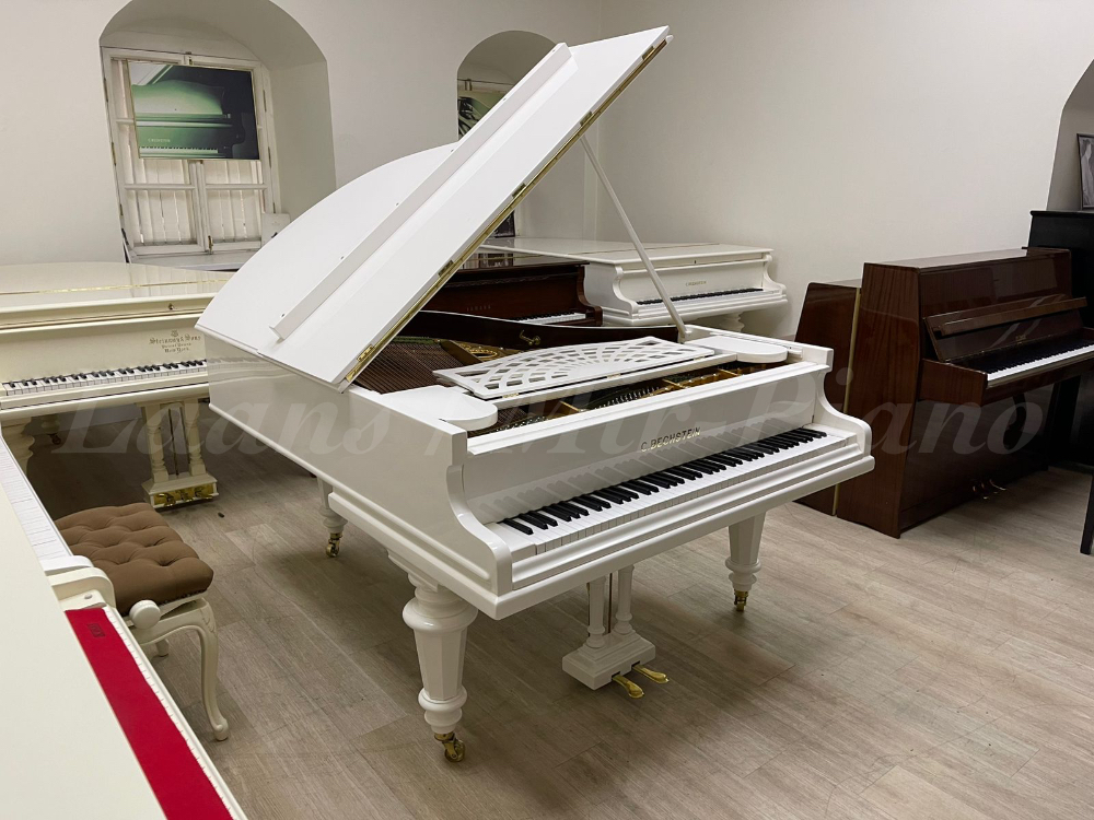 Белый рояль C. Bechstein